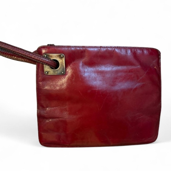 VINTAGE LEATHER Red clutch bag with zipper closure and leather strap. - Picture 1 of 4